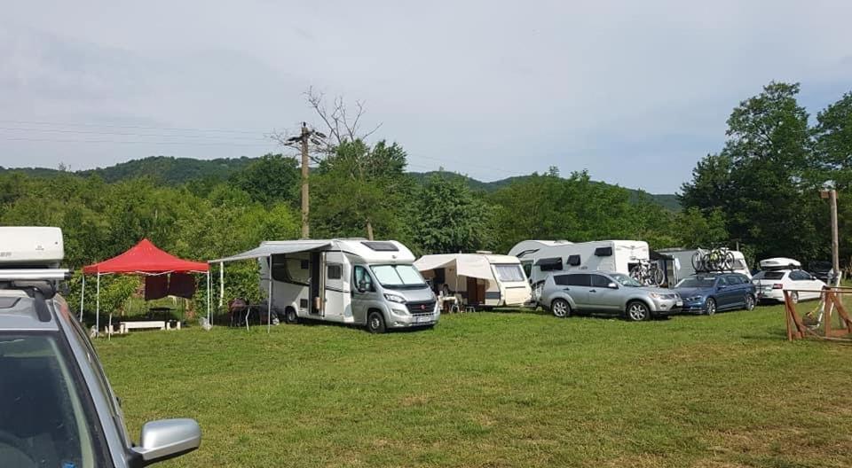 Camping In Clisura Dunarii Eselnita Luaran gambar