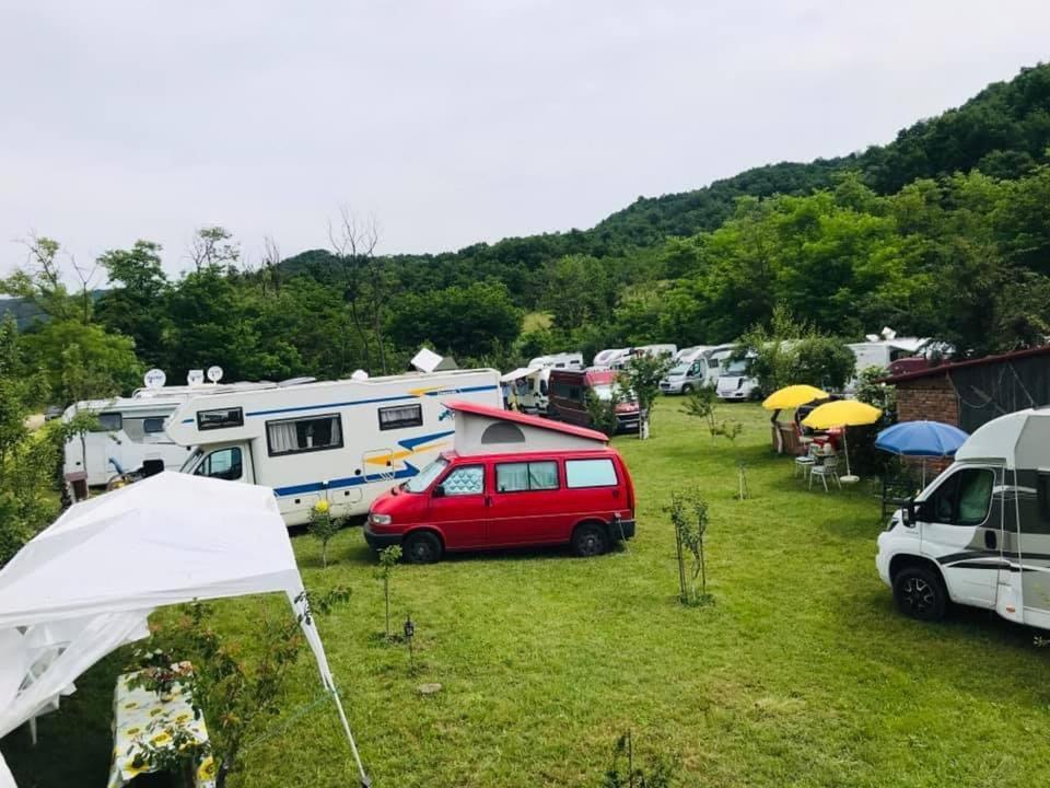 Camping In Clisura Dunarii Eselnita Luaran gambar