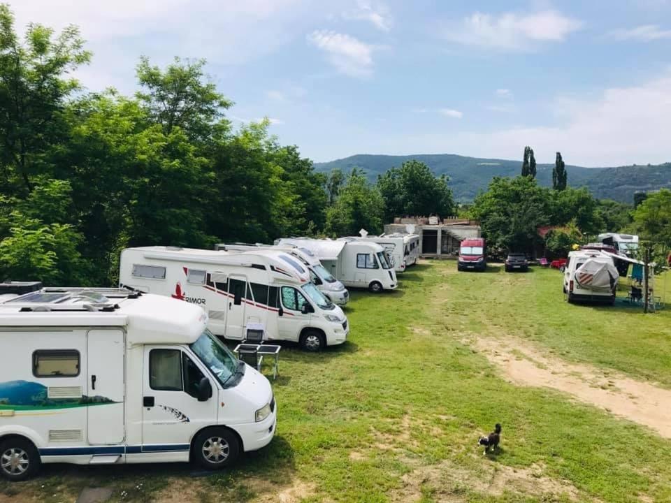 Camping In Clisura Dunarii Eselnita Luaran gambar