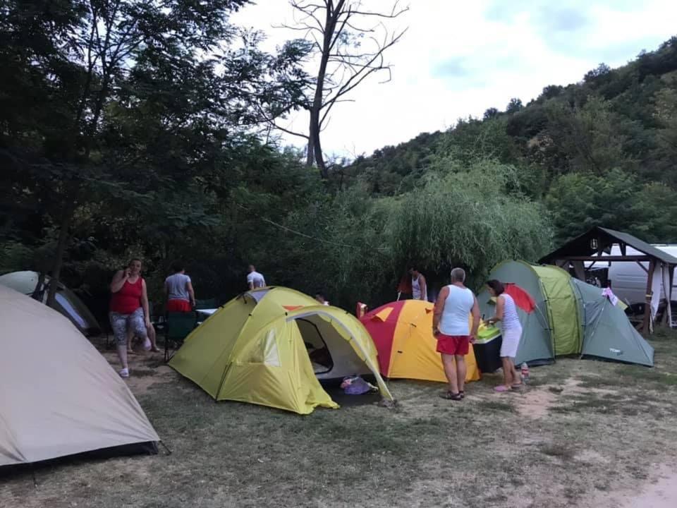 Camping In Clisura Dunarii Eselnita Luaran gambar