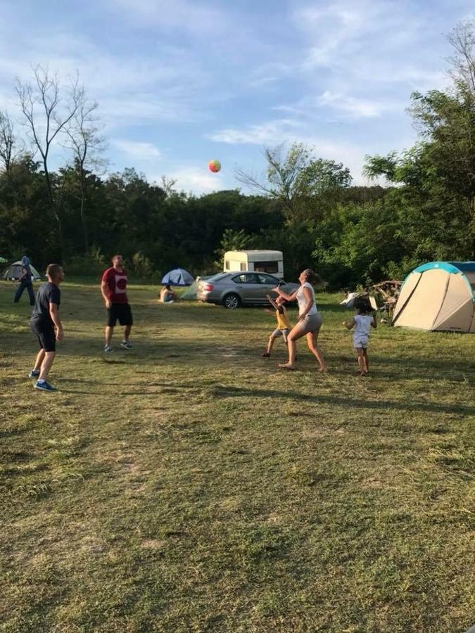 Camping In Clisura Dunarii Eselnita Luaran gambar