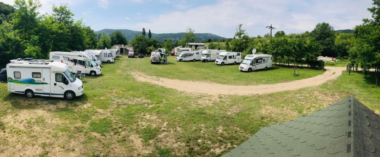 Camping In Clisura Dunarii Eselnita Luaran gambar